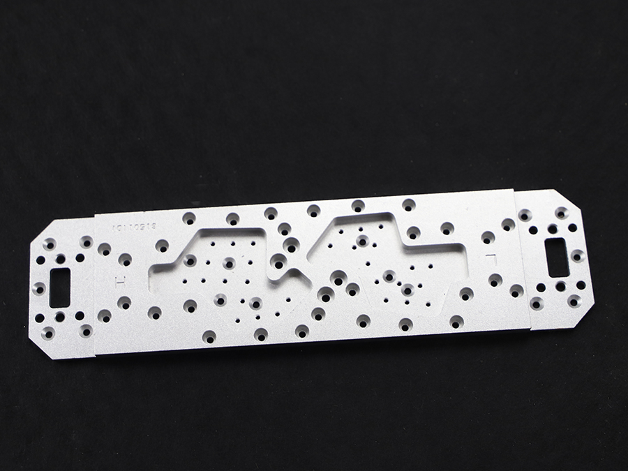 機器(qì)人零件(jian)加工